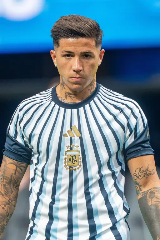 Enzo Fernandez, chiếc thẻ đỏ đáng trách tại chung kết World Cup 2 Enzo Fernandez trước chiếc thẻ đỏ ở chung kết World Cup