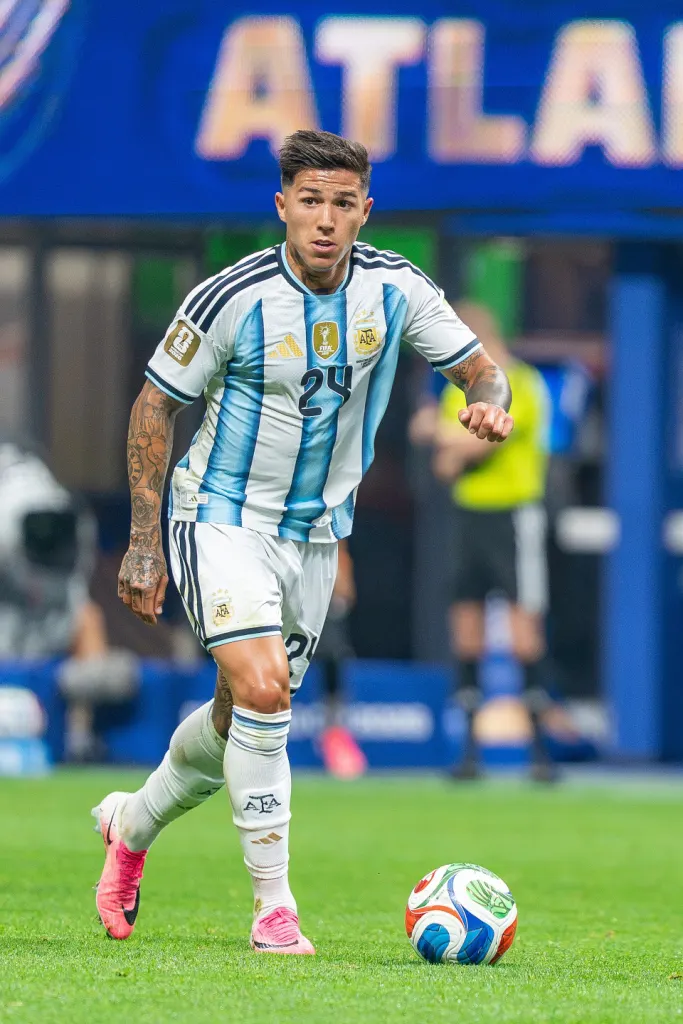 Enzo Fernandez, chiếc thẻ đỏ đáng trách tại chung kết World Cup 2 Thẻ đỏ Enzo Fernandez: enzo Fernandez giữ vai trò ở tuyến giữa Argentina