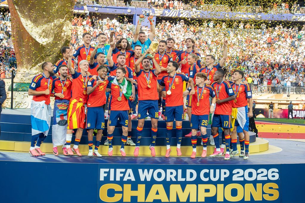 Tây Ban Nha trở về trong biển người sau chức vô địch World Cup 2026 2 Đội tuyển Tây Ban Nha vô địch World Cup 2026