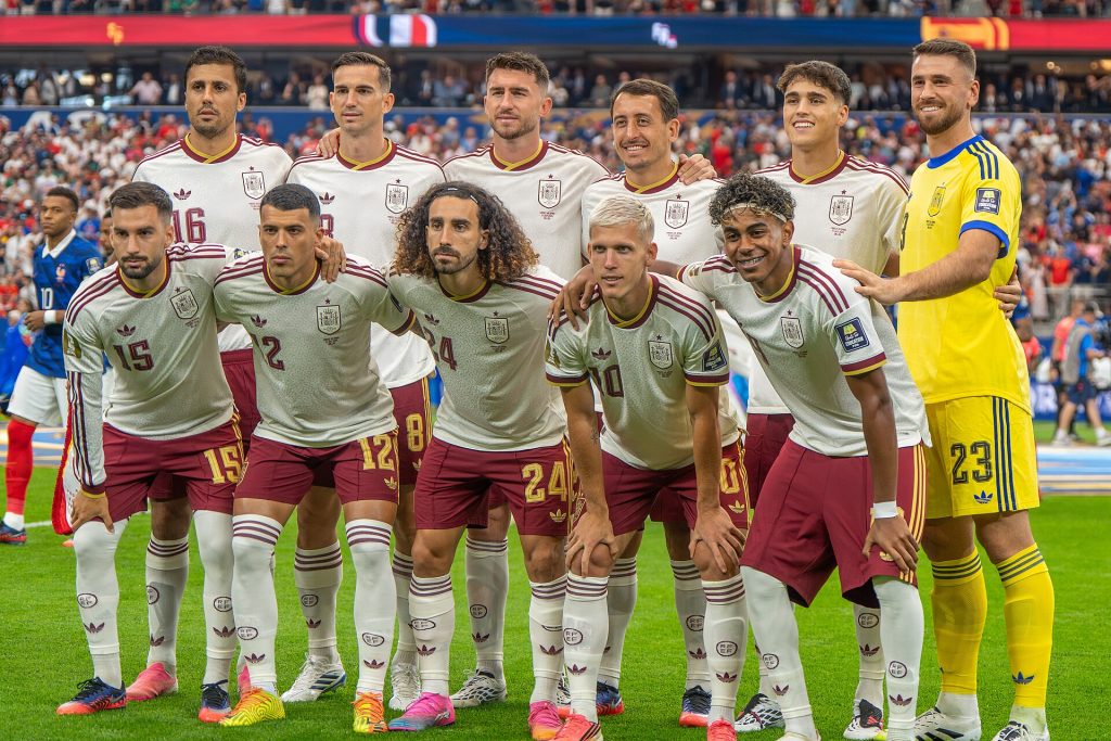 Tây Ban Nha trở về trong biển người sau chức vô địch World Cup 2026 3 Đội hình xuất phát của Tây Ban Nha tại World Cup 2026